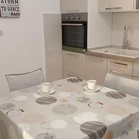 Apartmán In With Sea View, Balcony, Air Conditioning, Wifi 5155-1